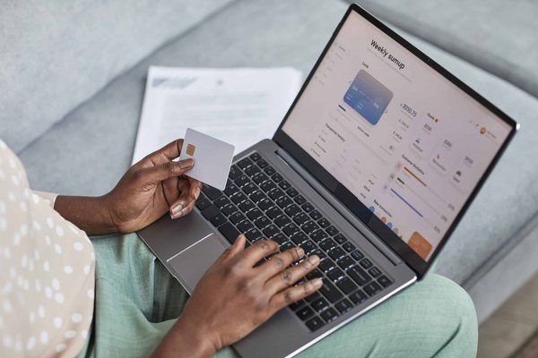 Quels sont les principaux avantages d'opter pour une banque en ligne ?