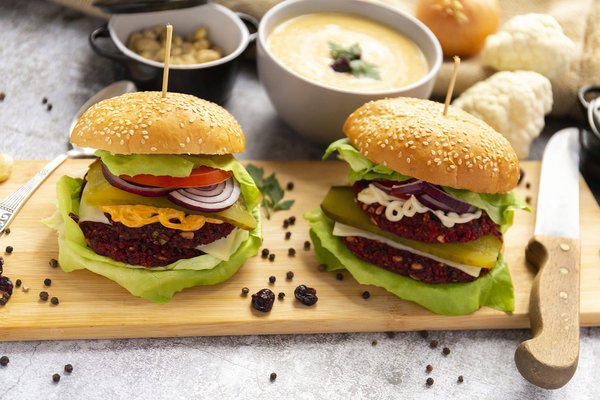 Comment réaliser une toiture végétalisée sur un petit abri de jardin ?